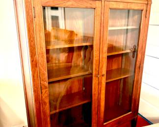 Glass door Boockcase