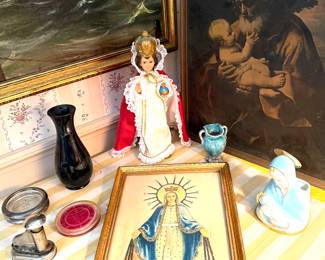 Assorted novelty items