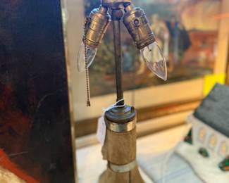 Deer hoof lamp