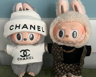 This is not a part of the True Love Story sale. It will be in a separate room and brought to you by Kandyslux for info text 615-542-3068