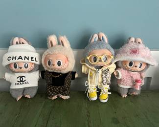 This is not a part of the True Love Story sale. It will be in a separate room and brought to you by Kandyslux for info text 615-542-3068