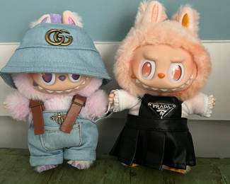 This is not a part of the True Love Story sale. It will be in a separate room and brought to you by Kandyslux for info text 615-542-3068