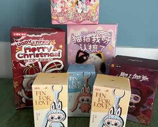 This is not a part of the True Love Story sale. It will be in a separate room and brought to you by Kandyslux for info text 615-542-3068