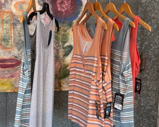 This lot features six (6) tank tops, all appear to be new with tags. Most of them are made by Kuhl.
Sizes include:
Two (2): XS
Three (3): L
One (1): XL