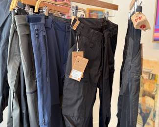 This lot features seven (7) pairs of men’s pants with tags. Some brands include Fjallraven, Patagonia, and more.
Sizes include:
Two (2): 29 (Fjallraven, minor wear but with tags)
Four (4): XL
One (1): XXL