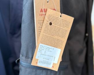 This lot features seven (7) pairs of men’s pants with tags. Some brands include Fjallraven, Patagonia, and more.
Sizes include:
Two (2): 29 (Fjallraven, minor wear but with tags)
Four (4): XL
One (1): XXL