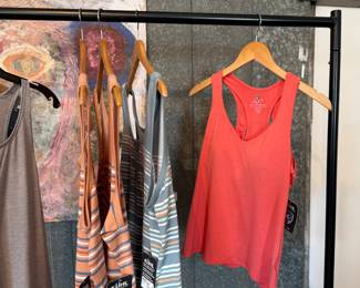 This lot features six (6) tank tops, all appear to be new with tags. Most of them are made by Kuhl.
Sizes include:
Two (2): XS
Three (3): L
One (1): XL