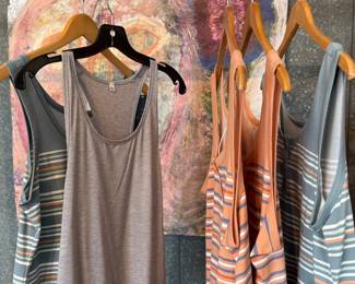 This lot features six (6) tank tops, all appear to be new with tags. Most of them are made by Kuhl.
Sizes include:
Two (2): XS
Three (3): L
One (1): XL