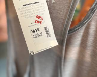 This lot features six (6) tank tops, all appear to be new with tags. Most of them are made by Kuhl.
Sizes include:
Two (2): XS
Three (3): L
One (1): XL