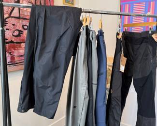 This lot features seven (7) pairs of men’s pants with tags. Some brands include Fjallraven, Patagonia, and more.
Sizes include:
Two (2): 29 (Fjallraven, minor wear but with tags)
Four (4): XL
One (1): XXL