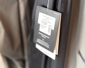 This lot features seven (7) pairs of men’s pants with tags. Some brands include Fjallraven, Patagonia, and more.
Sizes include:
Two (2): 29 (Fjallraven, minor wear but with tags)
Four (4): XL
One (1): XXL