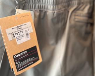 This lot features seven (7) pairs of men’s pants with tags. Some brands include Fjallraven, Patagonia, and more.
Sizes include:
Two (2): 29 (Fjallraven, minor wear but with tags)
Four (4): XL
One (1): XXL