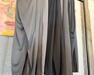 This lot features ten (10) pairs of brand new men’s Patagonia bottoms with tags.
Sizes include:
One (1): XS
One (1): Small
Five (5): XL
Three (3): XXL