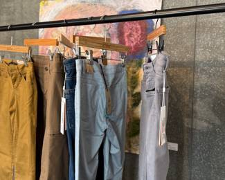 This lot features six (6) pairs of jeans and pants, new with tags. Some brands include, Kuhl, Prana, & DU/ER.
Sizes include:
Two (2): 26
One (1): 31
One (1): 8
One (1): 6
One (1): 0