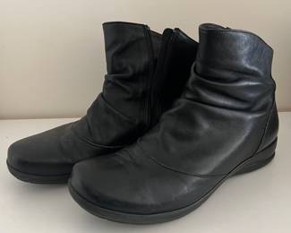 Aerobics by Jardin Anglais Leather Boots