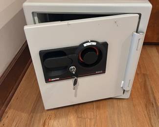 Sentry Safe S3310 with key