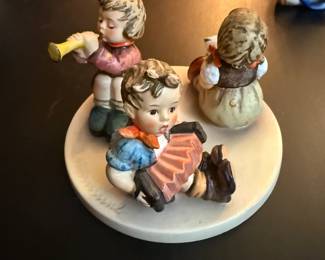 $30 each extremely good price
Hummels are in mint condition with paperwork to back them up. Some are rare and expensive.