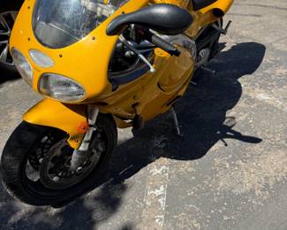 1997 Triumph Daytona 595 Triple injection. Clean Title $600 OBO
as is