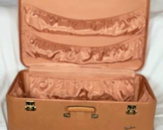 $75 OBO
STARLINE VINTAGE LUGGAGE
1950’s most popular and desired by everyone. Hardshell with soft elegant design. No marks or signs of use