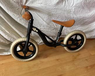 $25 OBO
Chillafish Balance Bike
Chillafish Charlie lightweight toddler balance bike with carry handle, adjustable seat and handlebar, puncture-proof 10-inch wheels, for kids 18-48 months