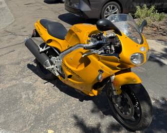 1997 Triumph Daytona 595 Triple injection. Clean Title $600 OBO
as is