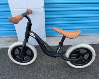 $25 OBO
Chillafish Balance Bike
Chillafish Charlie lightweight toddler balance bike with carry handle, adjustable seat and handlebar, puncture-proof 10-inch wheels, for kids 18-48 months