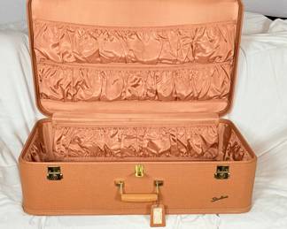 $75 OBO
STARLINE VINTAGE LUGGAGE
1950’s most popular and desired by everyone. Hardshell with soft elegant design. No marks or signs of use
