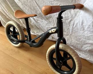 $25 OBO
Chillafish Balance Bike
Chillafish Charlie lightweight toddler balance bike with carry handle, adjustable seat and handlebar, puncture-proof 10-inch wheels, for kids 18-48 months