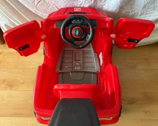 $75 OBO
Ford Raptor push car 2/1
The Step 2-in-1 ForWE MP d F-150 Raptor Parent Push Car is a push car that can be transitioned into a kid-powered car. It features molded-in drink holders, a back for cargo, and under-seat storage. It also has an authentic electronic horn and realistic decals.