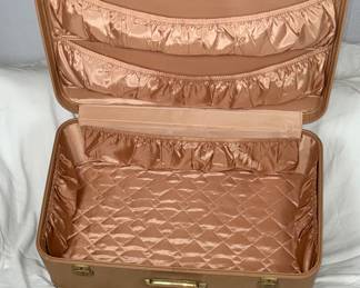 $75 OBO
STARLINE VINTAGE LUGGAGE
1950’s most popular and desired by everyone. Hardshell with soft elegant design. No marks or signs of use