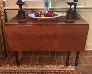 CherryDropLeafTable
