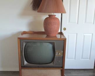 Working Vintage Zenith TV -- So Cool!!
