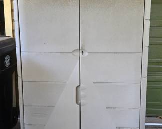 Rubbermaid storage