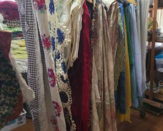 Vintage linens, curtains, tablecloths, napkins, table runners and more