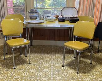 Midcentury chrome table with 4 chairs and a leaf. Excellent condition!