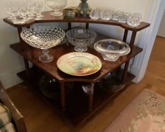 Midcentury corner table with mid-mod green lamp