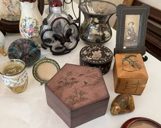 lots of assorted small collectibles