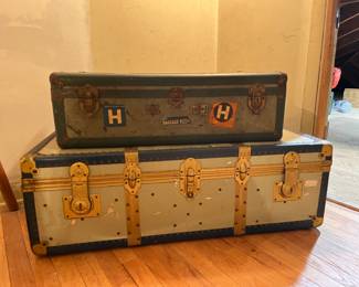 vintage travel trunks - Italy