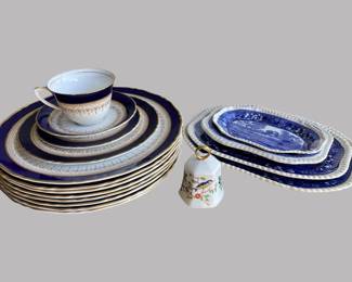 Antique English Ceramic Wares, Royal Worcester And Copeland Spode (17), consisting of Royal Worcester Bone China 'Regency,' including a teacup, saucer, lunch/salad plate, bread and butter plate, 8 dinner plates, circa 1900; an Aynsley 'Pembroke' porcelain bell; 4 pieces of blue and white transfer printed Copeland Spode
CONDITION: wear to gilt of Worcester plates