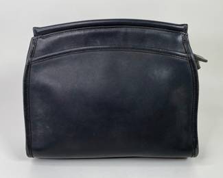 Vintage Coach Black Leather "Carlyle" Bag. H: 9”, w: 10 1/4”, d: 3”
Strap on shoulder: 18”
CONDITION: some rubbing on leather and light scratching