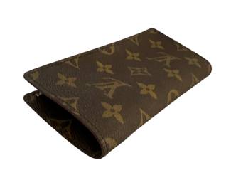 Vintage Louis Vuitton Monogram Canvas Eyeglass Case. suede lined, Length: 6 3/8 inches
CONDITION: excellent, does not come with box or dust bag
