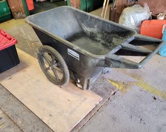 RUBBERMAID WHEELBARROW