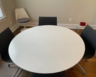 Eero Saarinen Tulip Table