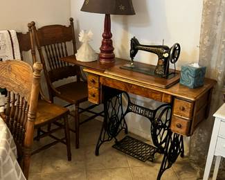 better picture of singer sewing machine from 1887 the sewing table is early 1900's