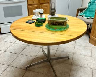 Kitchen table with drop sides, oil lamp and vintage kitchen items.