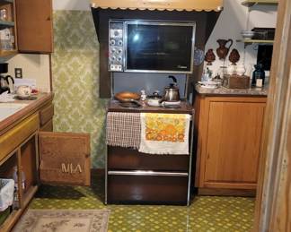 Debutante Double Oven & Stove Combo & Ventahood. Working.