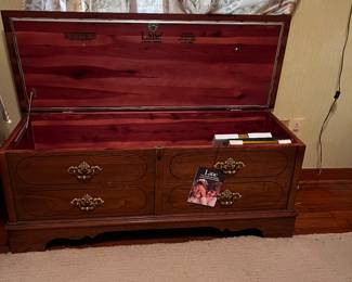 Vintage Lane Sweetheart Chest w/ Keys