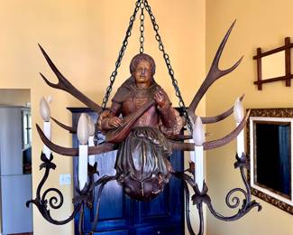 Lüstermännchen Polychrome Wood & Stag Antler Chandelier