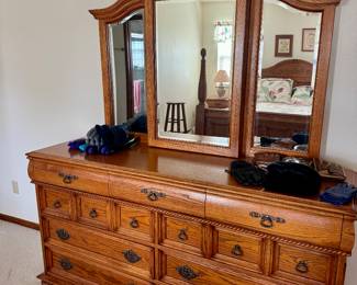 Chest of drawers with built in jewelry cabinet