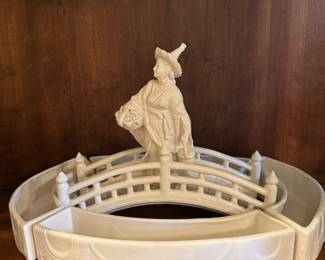 Mottahedeh Chinoisorie figure with additional figurines